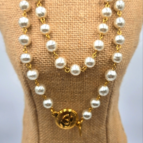 #56 - Authentic Chanel Necklace Coco Mark Circle Gold-Plated Fake Pearl Necklace - Picture 3 of 11